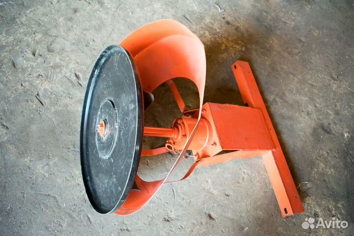 Разбрасыватель песка без г/м и без привода 4600000 ко-713