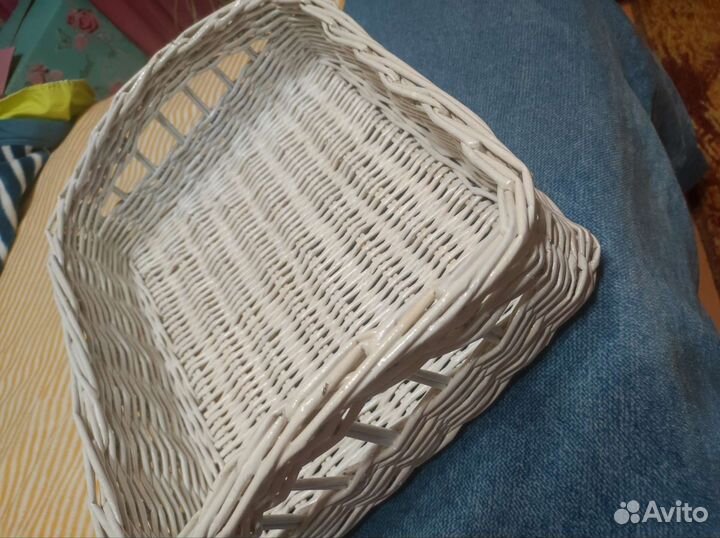 Корзина плетеная из бумажной лозы