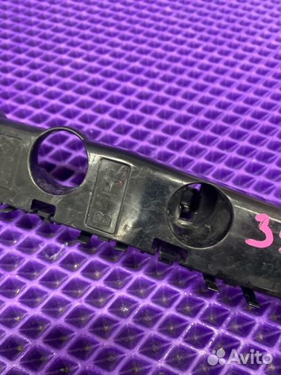 Крепление бампера переднее Nissan Roox B44A BR06