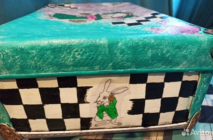 Декоративный чемодан