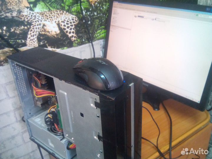 Офисный компьютер с монитором