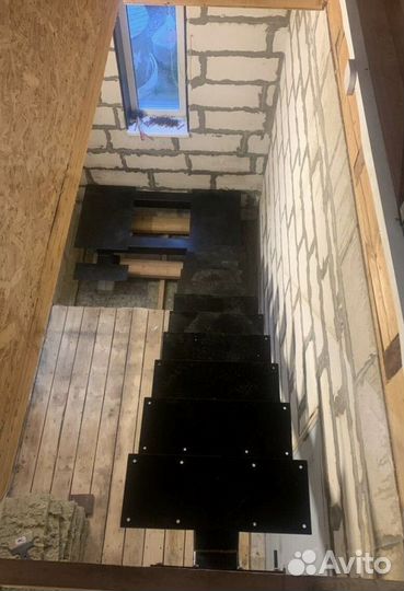 Метлличесакую лестницу Изготовим