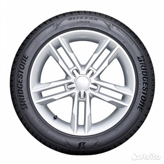 Bridgestone Blizzak LM-005 225/40 R18 92V