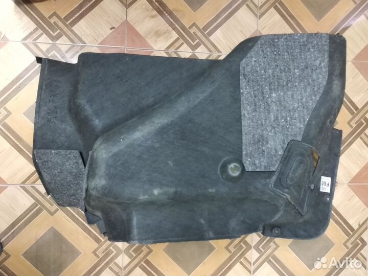 Обшивка багажника для KIA Rio правая