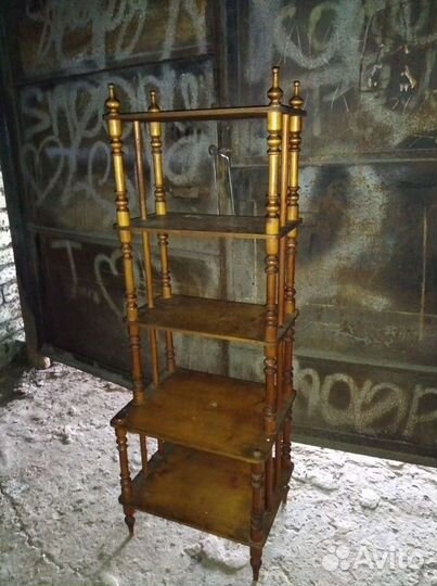 Старинная деревянная этажерка