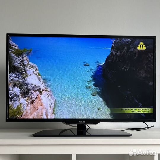 TV Philips c wi-fi SMART TV 32 дюйма