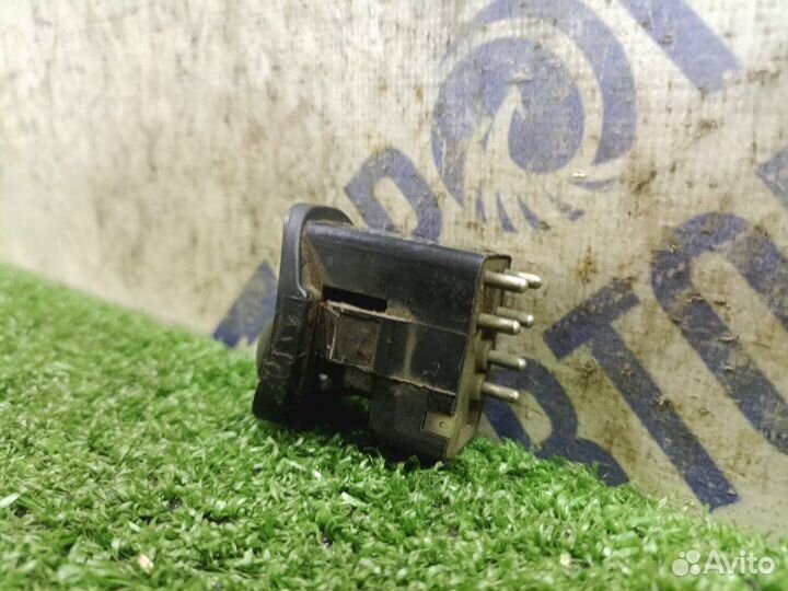 Кнопка передняя левая Bmw E34 седан 2.0 1989