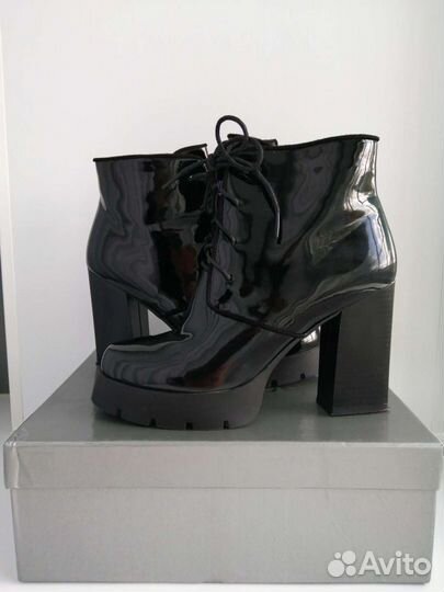 Ботильоны лаковые