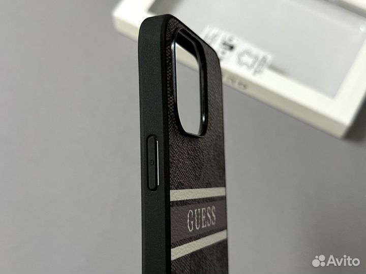 Чехол на iPhone 13 Pro Guess