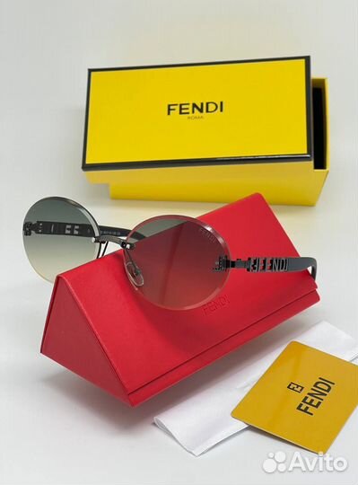 Солнцезащитные очки fendi