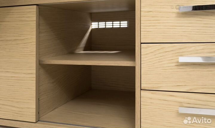 Стол для руководителя на опорной тумбе (опоры хром) Exe 101 106