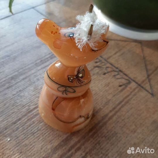 Изделие из селенита Корова на камне