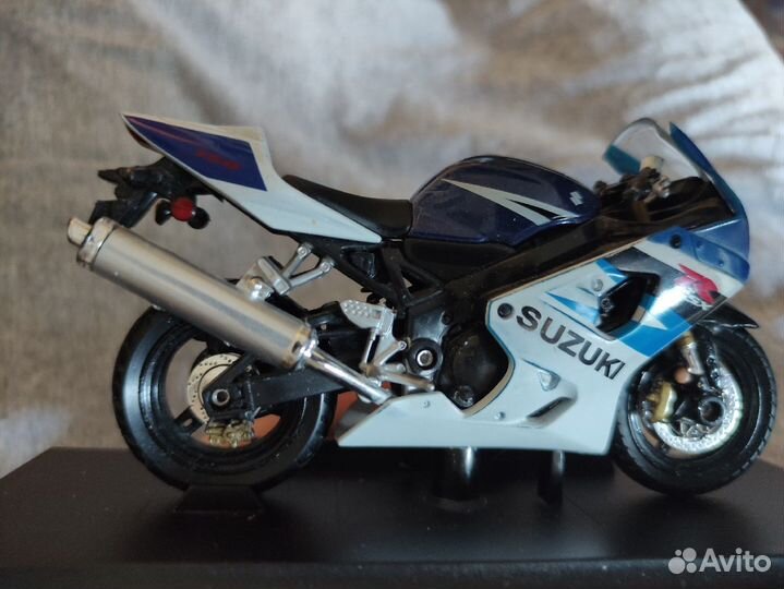 Модель мотоцикла Suzuki GSX-R750