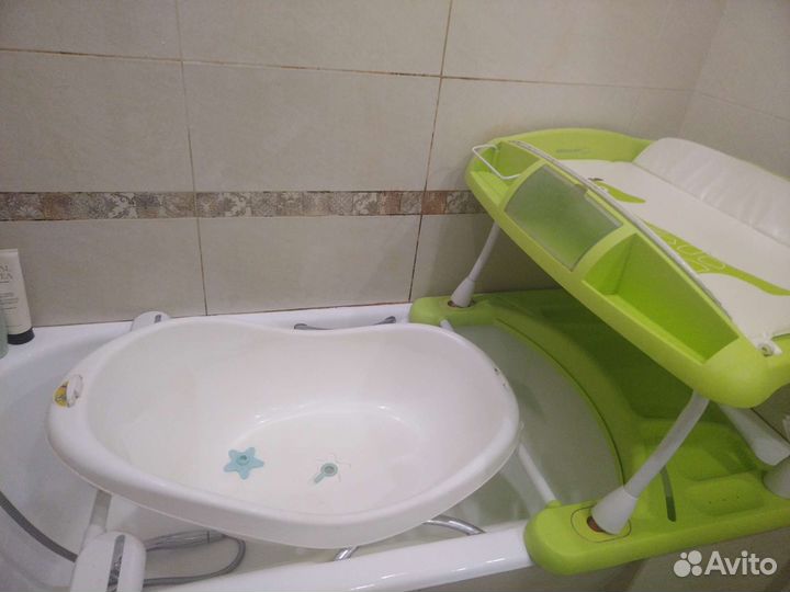 Ванночка для купания с пеленальным столиком