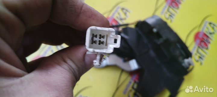 Замок двери toyota spacio AE111 AE115 F R