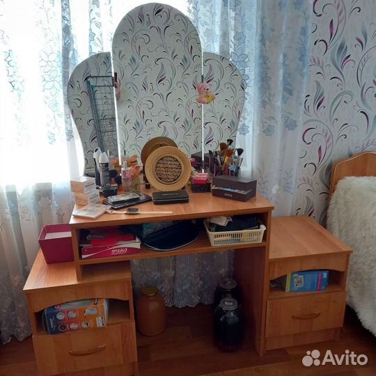 Спальный гарнитур бу ольха.цена 20000