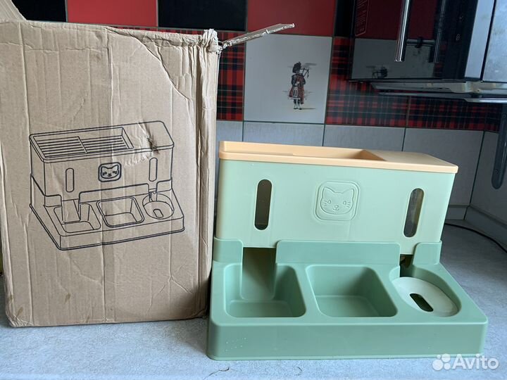 Автокормушка и поильник для кошек