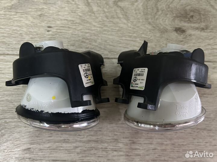 Противотуманные фары Toyota Corolla E180