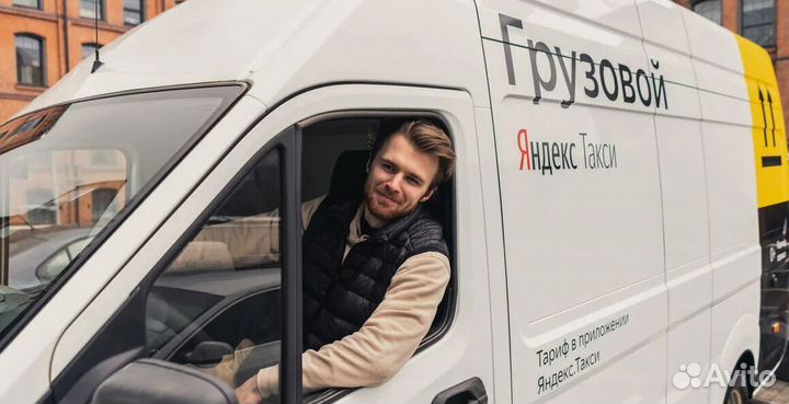 Водитель на личном грузовом автомобили