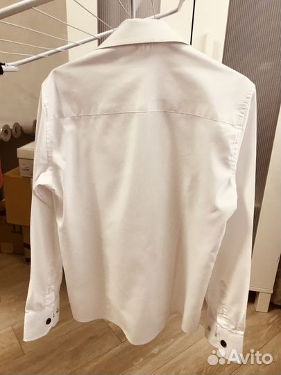 Рубашка белая и брюки черный