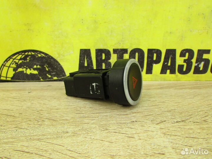 Кнопка аварийной сигнализации Лада Ларгус