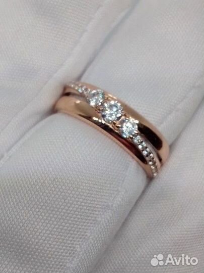 Золотое кольцо с камнем 16р