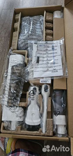 Вертикальный беспроводной пылесос новый