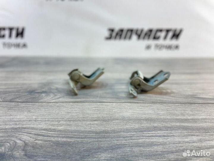 Петля двери передняя правая Mazda Axela BK5P ZY-VE