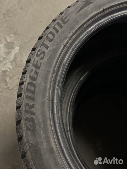 Bridgestone Blizzak Spike-02 235/45 R17 94T