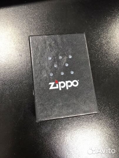 Лот №113 Зажигалка Zippo 204B Proud Lion