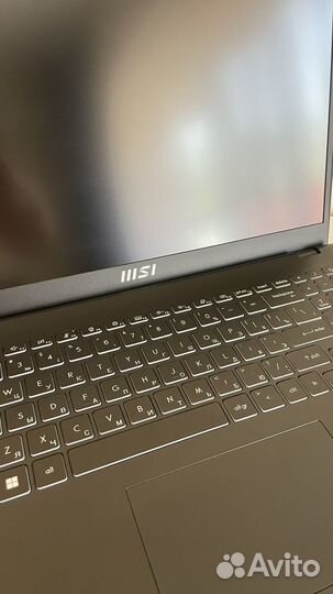 Ноутбук MSI Modern 15 B12M-211RU черный