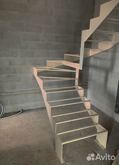 Лестницы г-образные под ключ