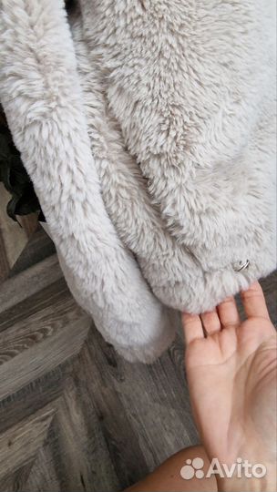 Шуба из эко меха с капюшоном размера М