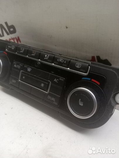 Блок управления отопителем Volkswagen Passat B7