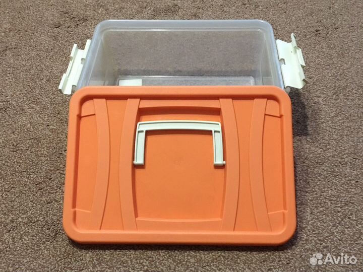 Бутыли 19л под воду и помпа. Боксы для пикника