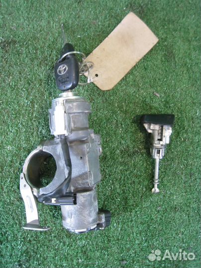 Замок зажигания Toyota Avensis T25 2006