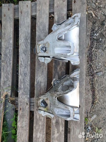 Кронштейн двигателя правый BMW X5 F15,X6 F16