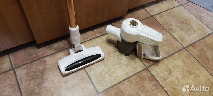 Вертикальный пылесос Delonghi