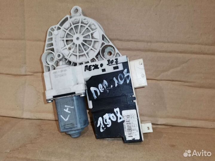 Моторчик стеклоподъемника передний Пежо 307