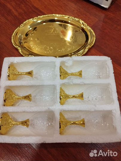 Набор рюмок на подносе. Новый