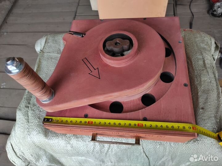 Мельница для зерна ручная, мукомолка