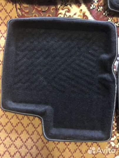 Продам ковры новые на Рено Логан