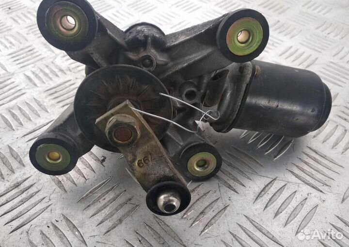 Моторчик стеклоочистителя передний Nissan Maxima