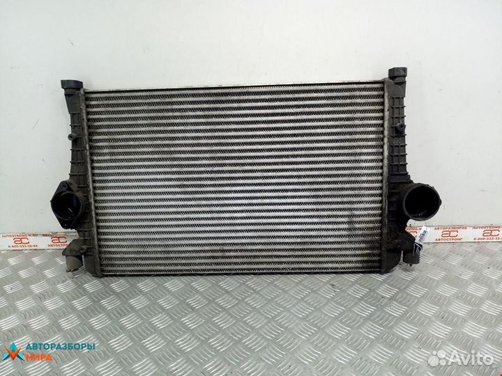 Интеркулер Volkswagen Sharan рест. 2003 7M3145804