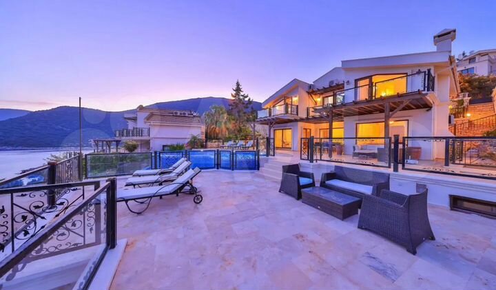 Дом 200 м² на участке 9 сот.