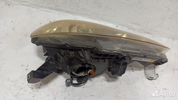 Фара правая ксенон Nissan Wingroad / AD Y12