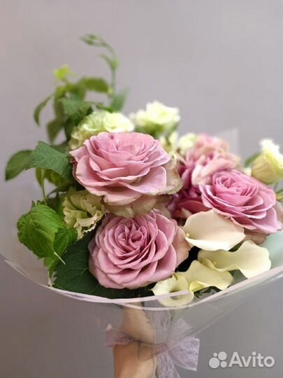 Букет из невероятной розы, гортензии и белой каллы