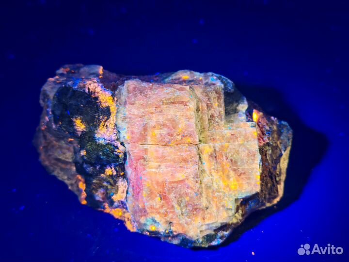 Дельхайелит, Эвдиалит.20