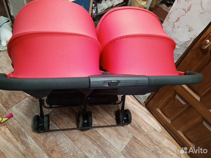 Прогулочная коляска для двойни или погодок