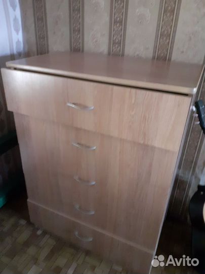 Кровать, стенка, 2 стола, комод